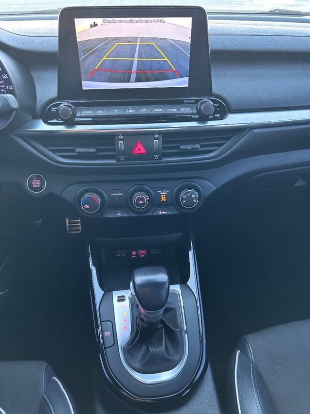 Kia Forte Vehicle Full-screen Gallery Image 09