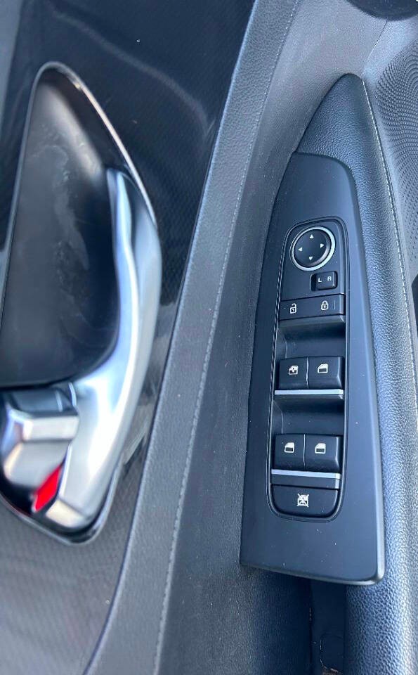 Kia Forte Vehicle Full-screen Gallery Image 17