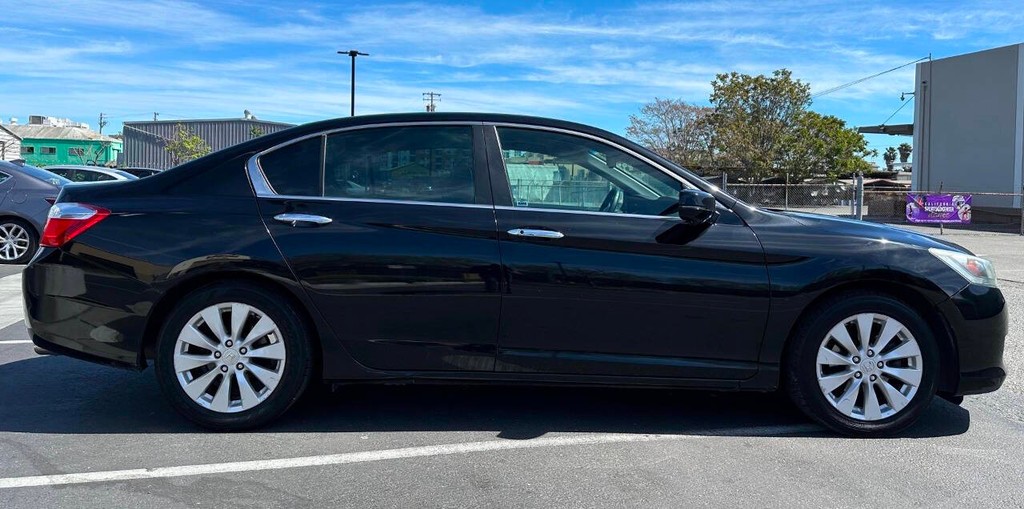 Honda Accord Sedan Vehicle Full-screen Gallery Image 04