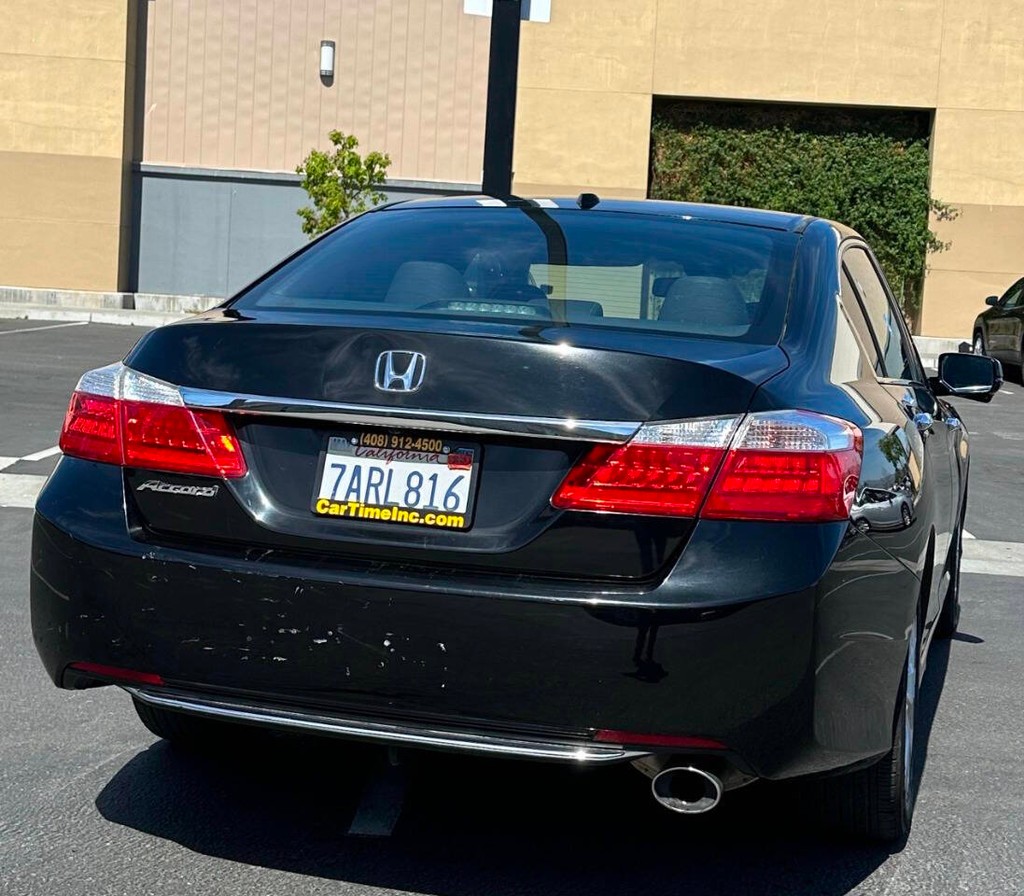 Honda Accord Sedan Vehicle Full-screen Gallery Image 07