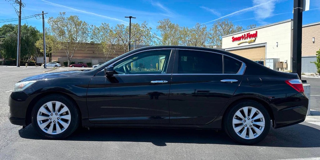 Honda Accord Sedan Vehicle Full-screen Gallery Image 08