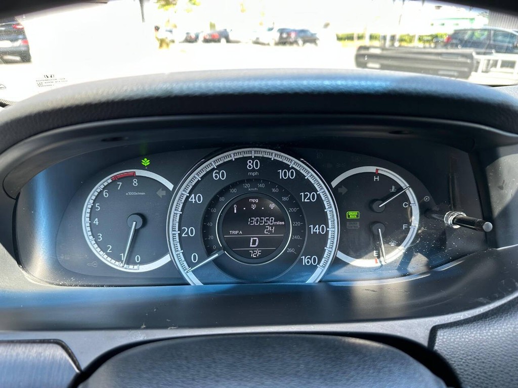 Honda Accord Sedan Vehicle Full-screen Gallery Image 11