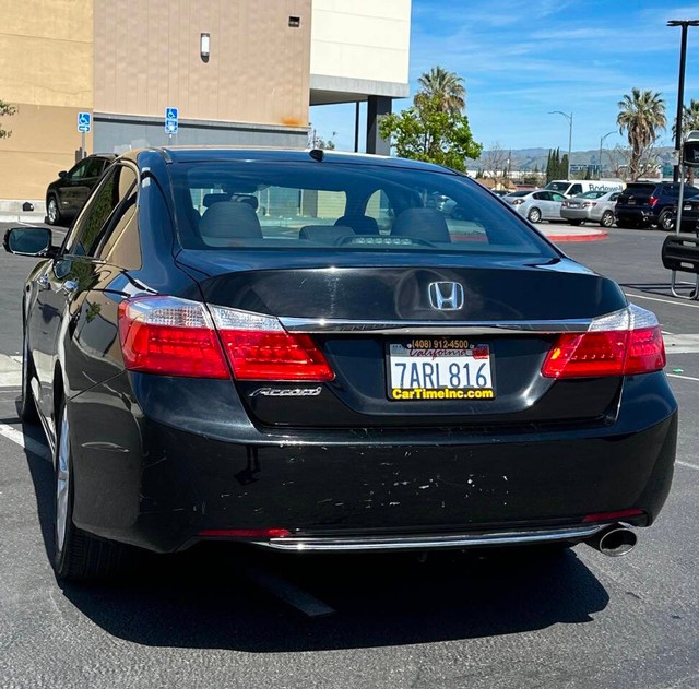 Honda Accord Sedan Vehicle Full-screen Gallery Image 05