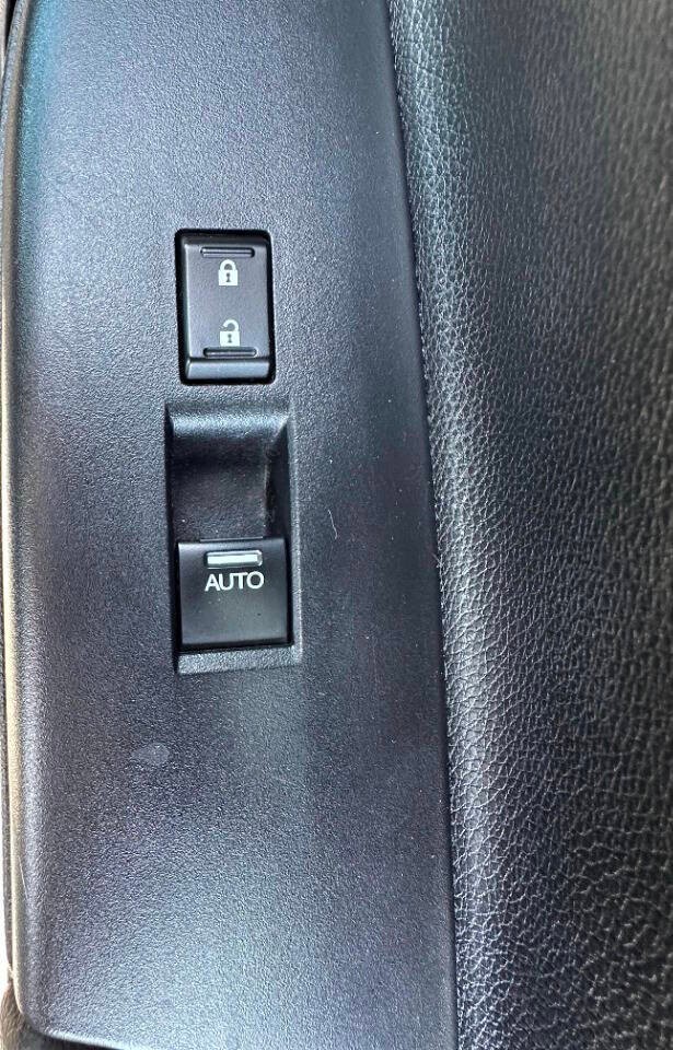 Honda Accord Sedan Vehicle Full-screen Gallery Image 18