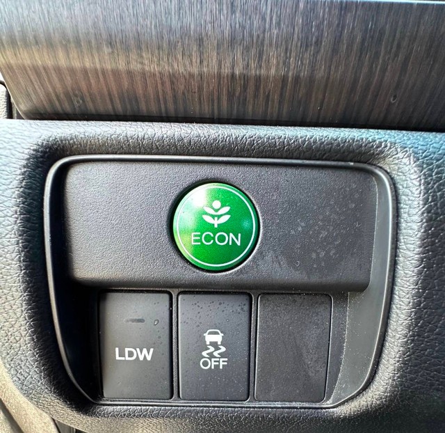 Honda Accord Sedan Vehicle Full-screen Gallery Image 19