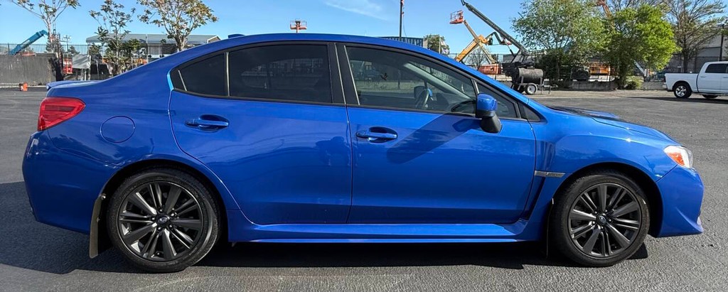 Subaru WRX Vehicle Full-screen Gallery Image 08