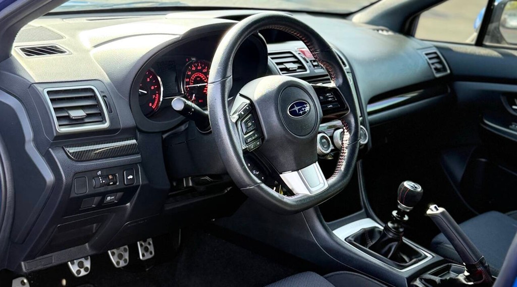 Subaru WRX Vehicle Full-screen Gallery Image 09