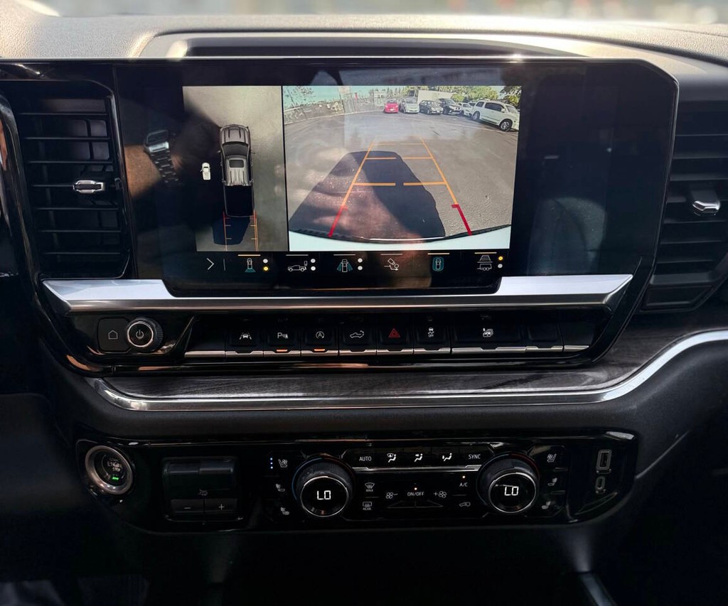 Chevrolet Silverado 1500 Vehicle Full-screen Gallery Image 11