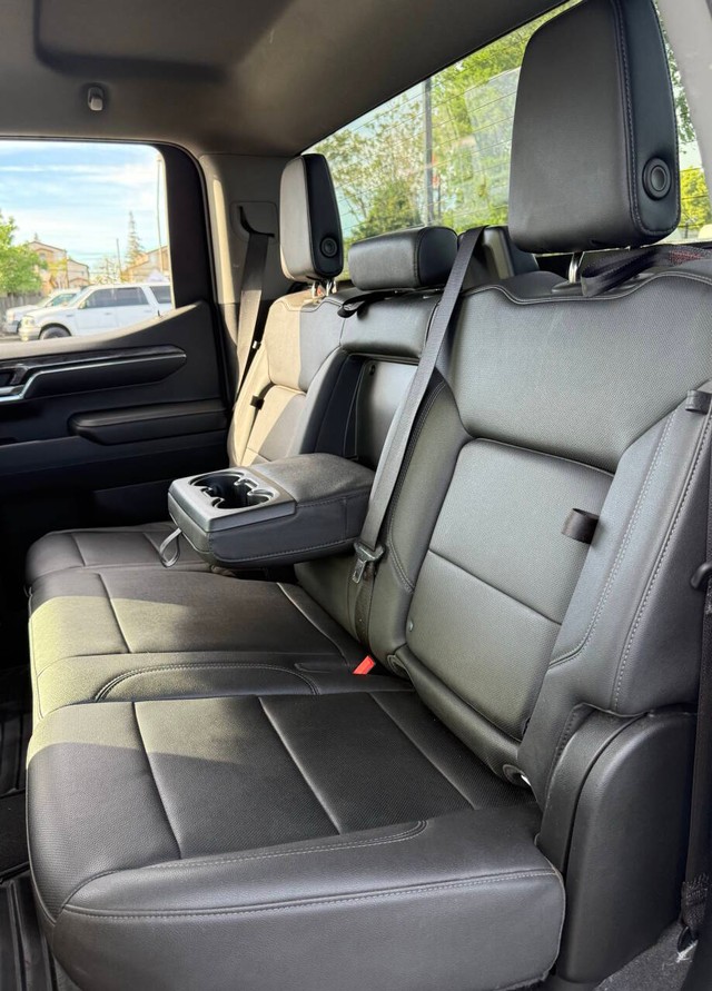 Chevrolet Silverado 1500 Vehicle Full-screen Gallery Image 16