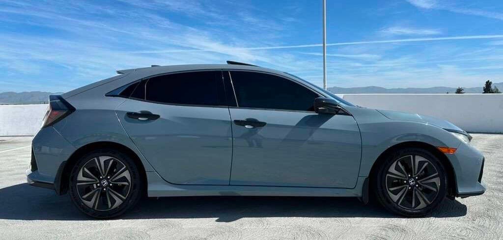 Honda Civic Hatchback Vehicle Full-screen Gallery Image 04