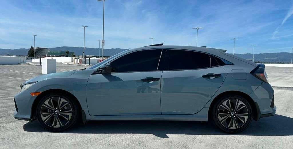 Honda Civic Hatchback Vehicle Full-screen Gallery Image 08