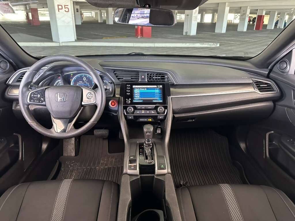 Honda Civic Hatchback Vehicle Full-screen Gallery Image 09