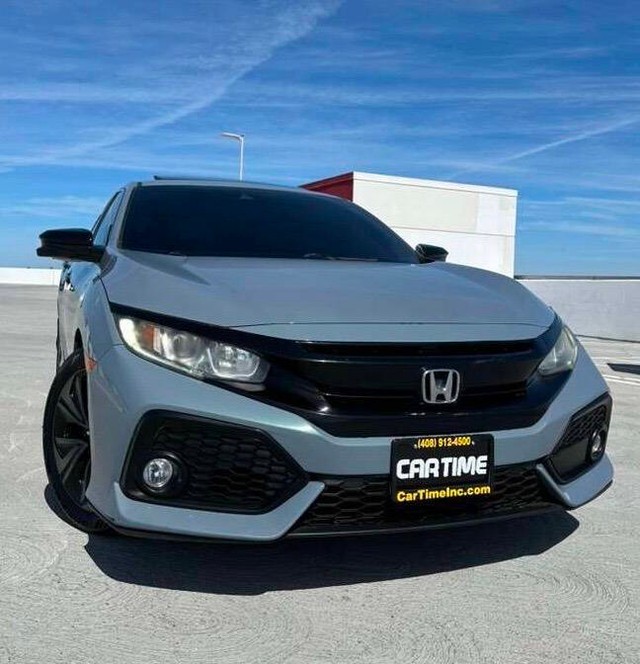 Honda Civic Hatchback Vehicle Full-screen Gallery Image 03