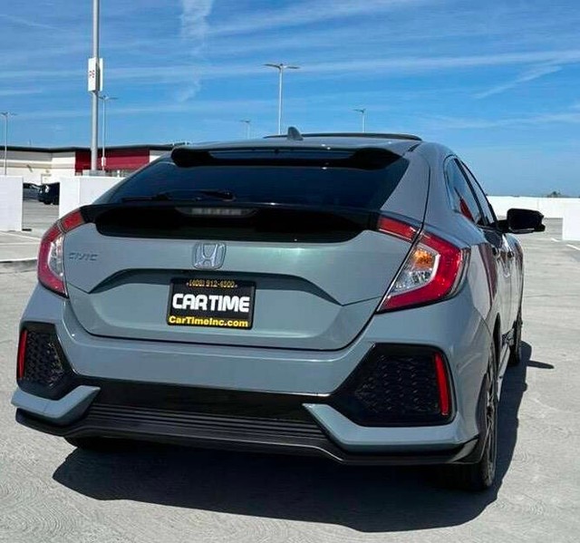 Honda Civic Hatchback Vehicle Full-screen Gallery Image 05