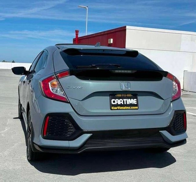 Honda Civic Hatchback Vehicle Full-screen Gallery Image 07