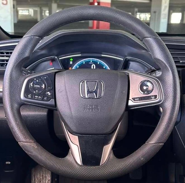 Honda Civic Hatchback Vehicle Full-screen Gallery Image 11