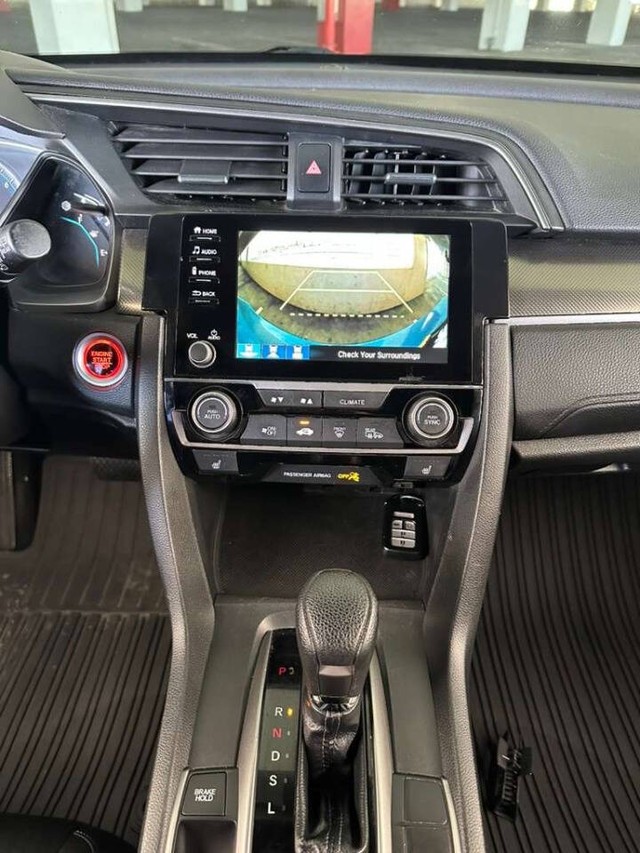 Honda Civic Hatchback Vehicle Full-screen Gallery Image 12