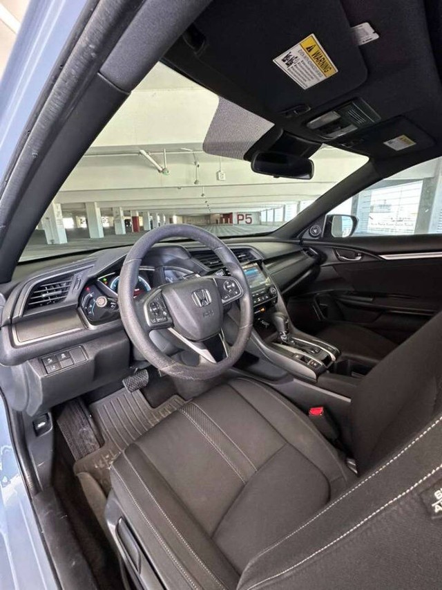 Honda Civic Hatchback Vehicle Full-screen Gallery Image 13