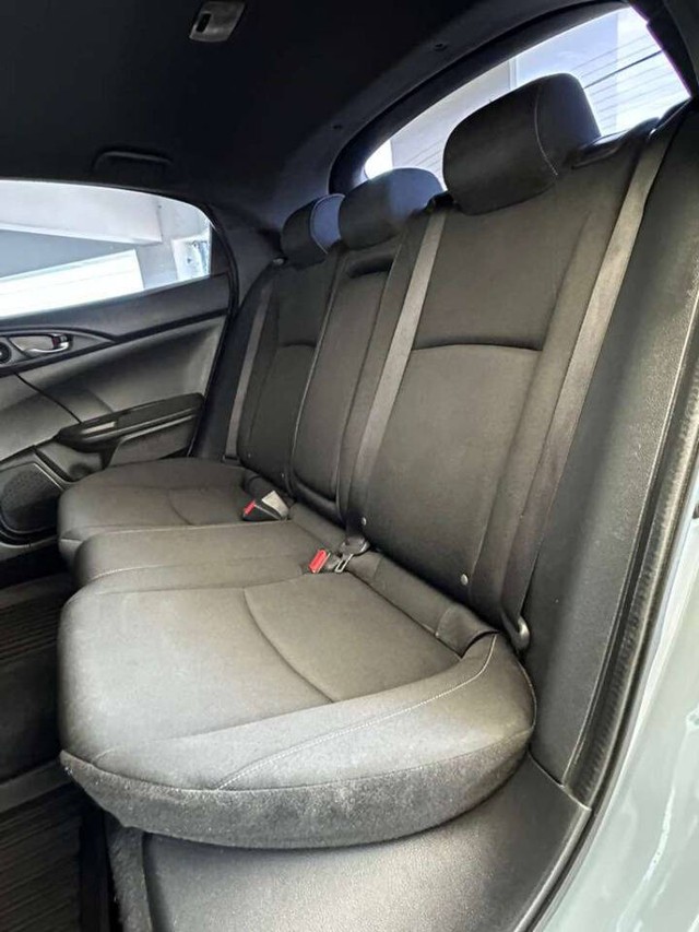 Honda Civic Hatchback Vehicle Full-screen Gallery Image 14