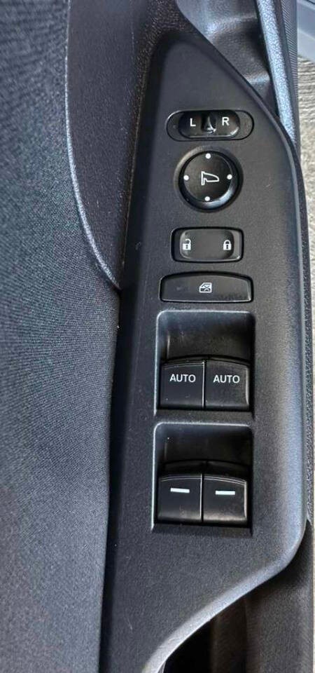 Honda Civic Hatchback Vehicle Full-screen Gallery Image 17