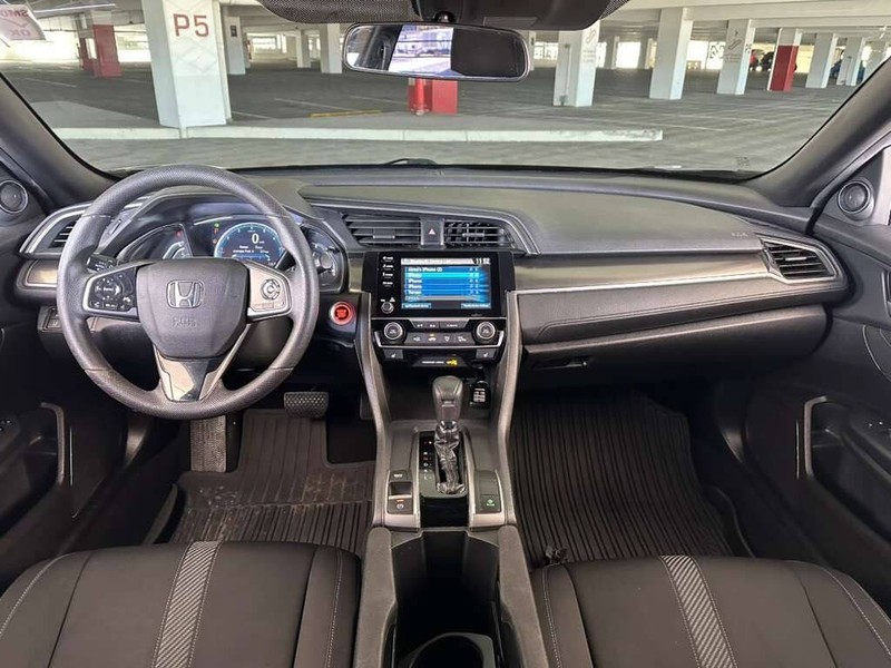 Honda Civic Hatchback Vehicle Full-screen Gallery Image 09