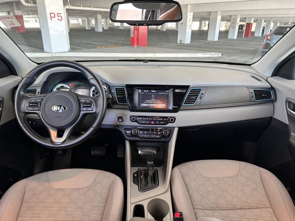 Kia Niro Plug-In Hybrid Vehicle Full-screen Gallery Image 09