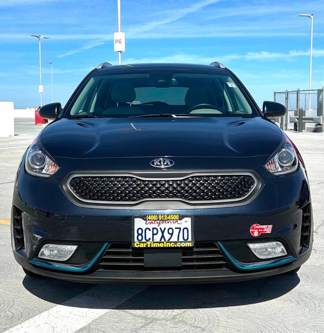 Kia Niro Plug-In Hybrid Vehicle Full-screen Gallery Image 02