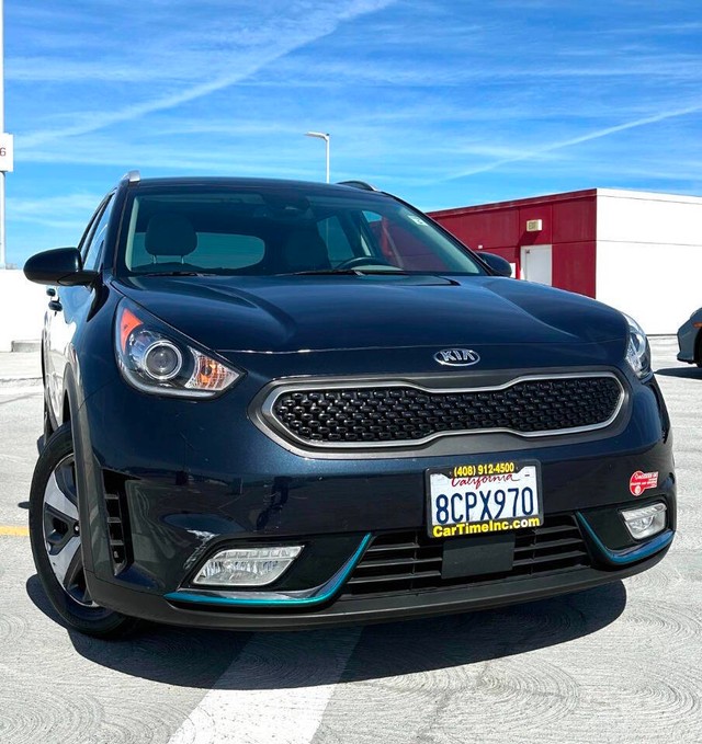 Kia Niro Plug-In Hybrid Vehicle Full-screen Gallery Image 03