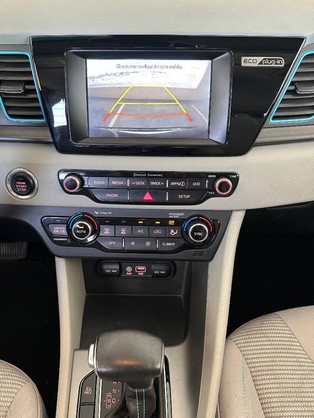 Kia Niro Plug-In Hybrid Vehicle Full-screen Gallery Image 12