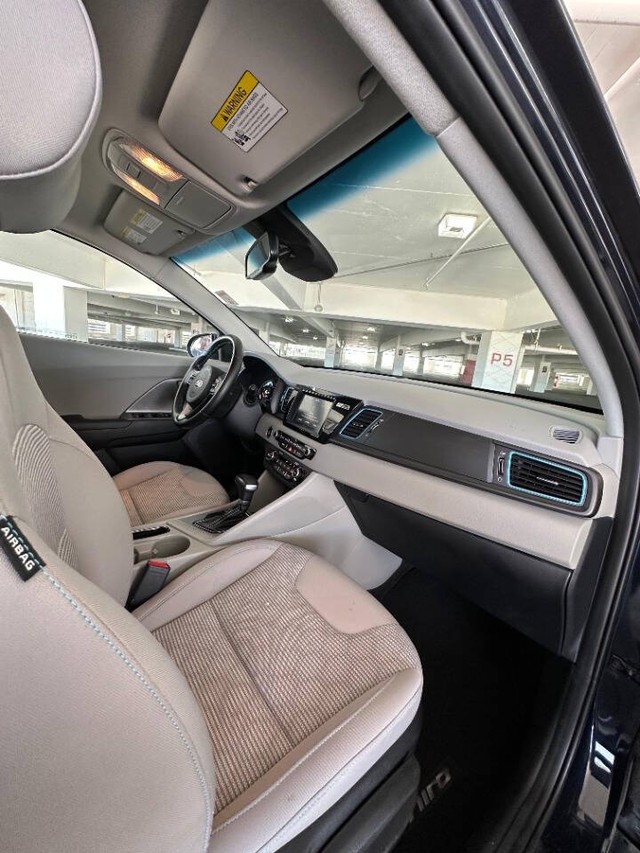 Kia Niro Plug-In Hybrid Vehicle Full-screen Gallery Image 15