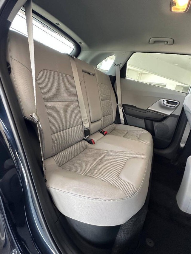 Kia Niro Plug-In Hybrid Vehicle Full-screen Gallery Image 16