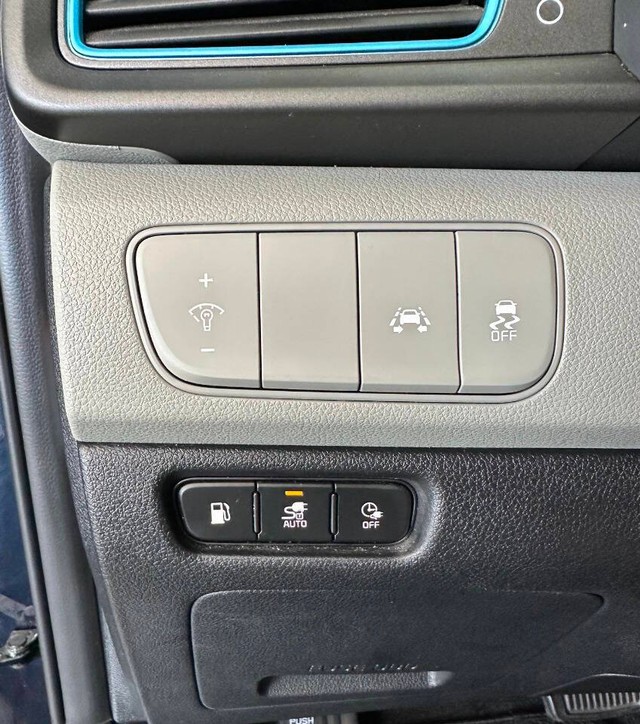 Kia Niro Plug-In Hybrid Vehicle Full-screen Gallery Image 17