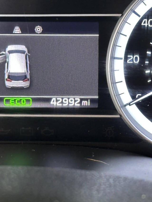 Kia Niro Plug-In Hybrid Vehicle Full-screen Gallery Image 18