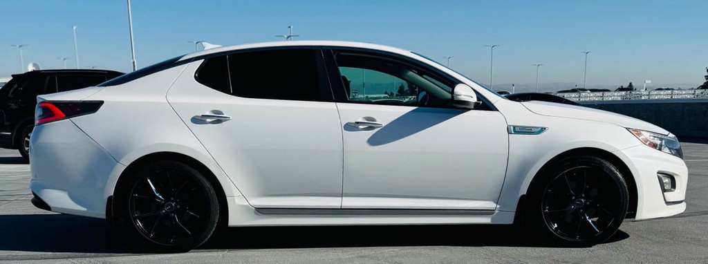 Kia Optima Hybrid Vehicle Full-screen Gallery Image 06