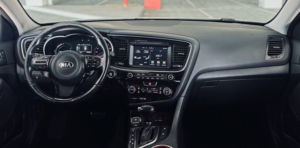 Kia Optima Hybrid Vehicle Full-screen Gallery Image 16