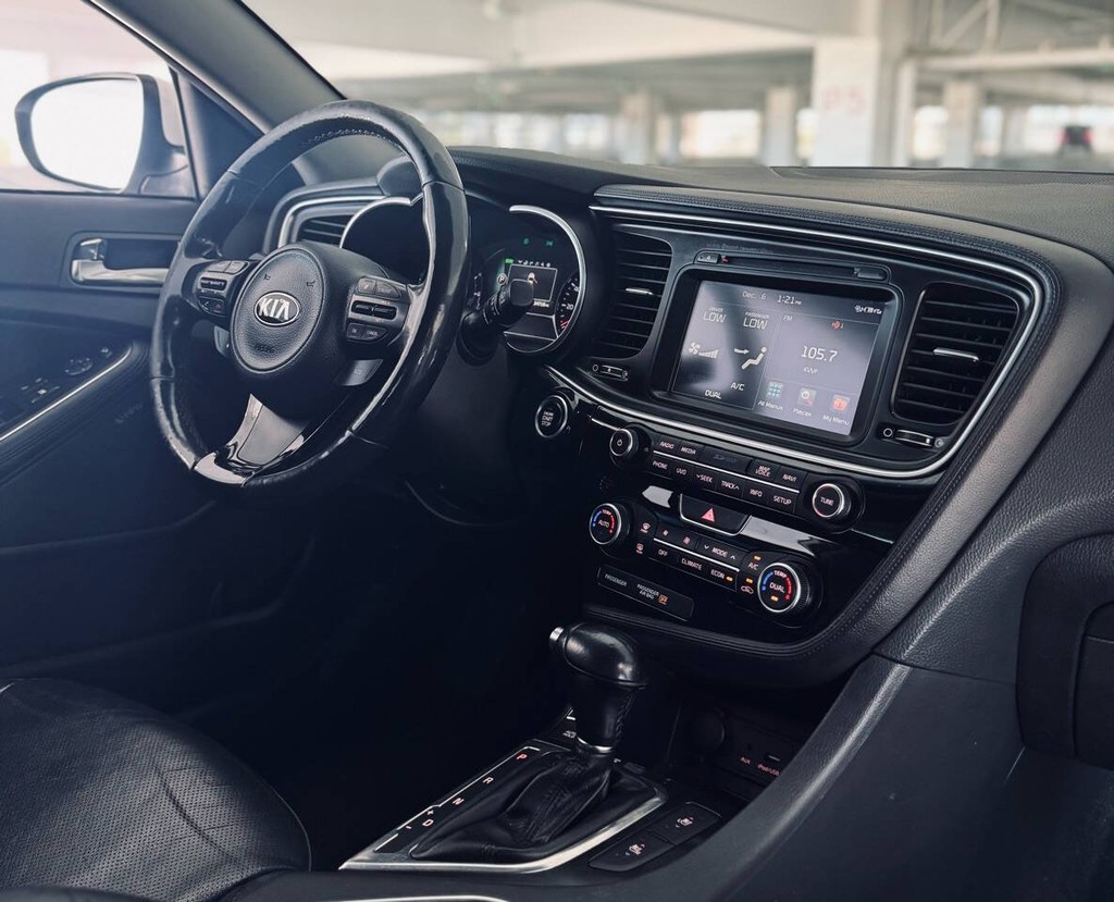 Kia Optima Hybrid Vehicle Full-screen Gallery Image 17