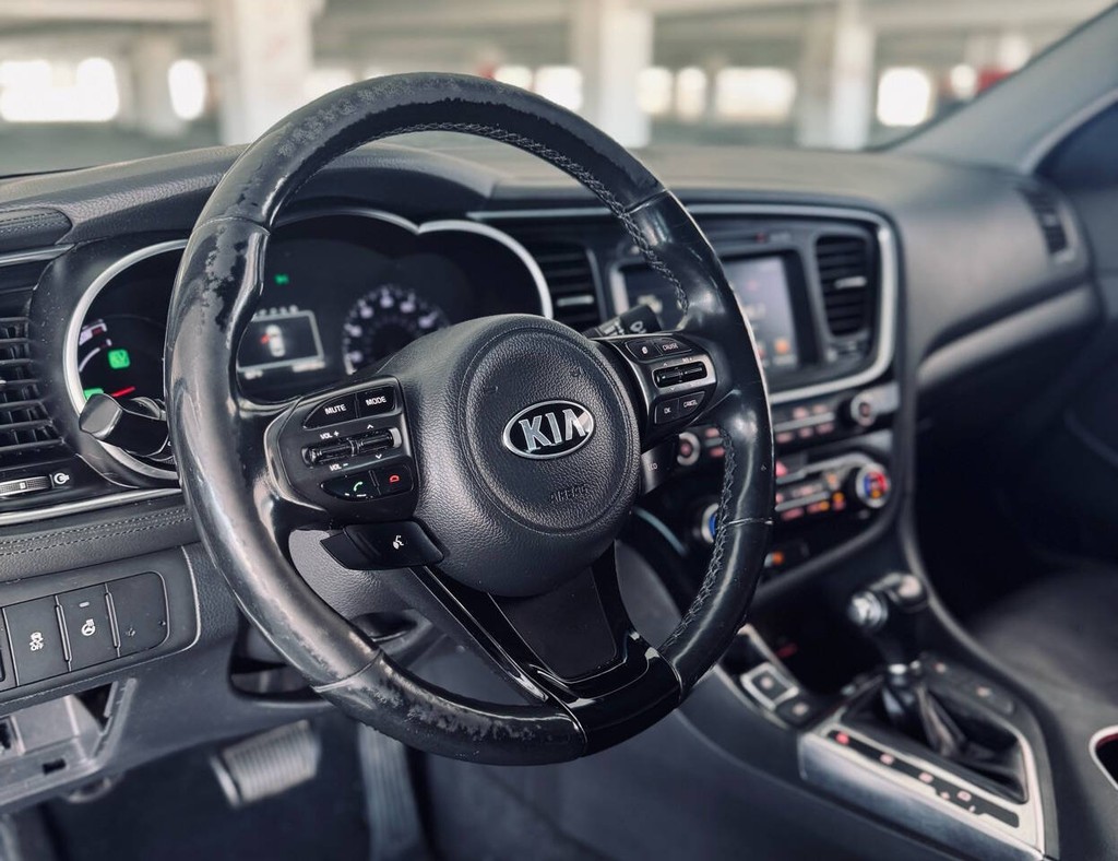 Kia Optima Hybrid Vehicle Full-screen Gallery Image 18