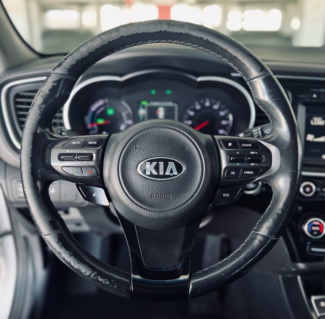 Kia Optima Hybrid Vehicle Full-screen Gallery Image 13