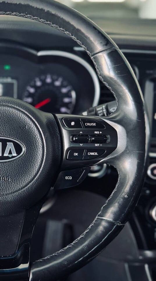 Kia Optima Hybrid Vehicle Full-screen Gallery Image 15