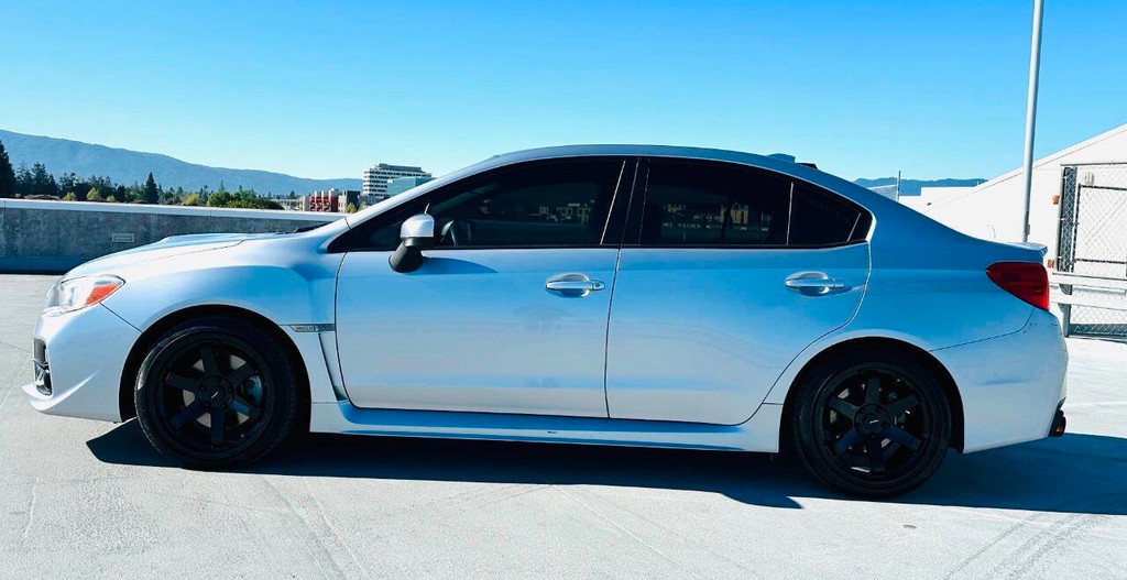 Subaru WRX Vehicle Full-screen Gallery Image 08