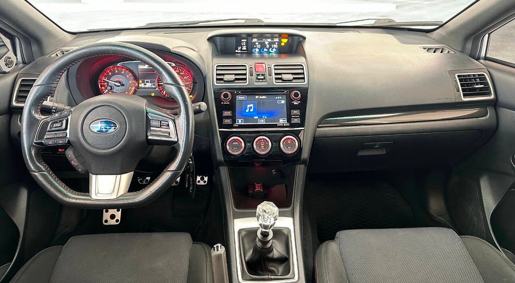 Subaru WRX Vehicle Full-screen Gallery Image 09