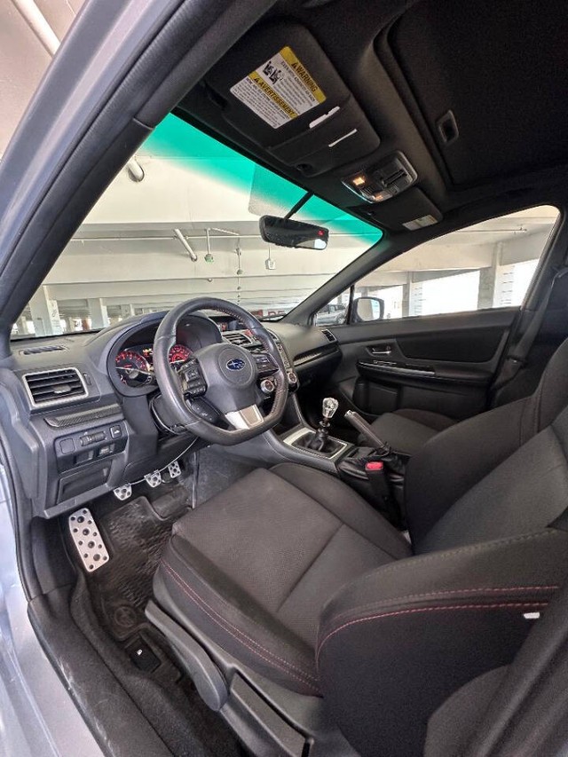 Subaru WRX Vehicle Full-screen Gallery Image 13