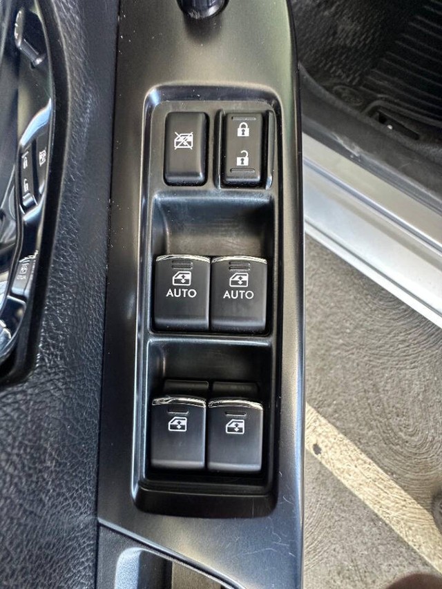 Subaru WRX Vehicle Full-screen Gallery Image 17