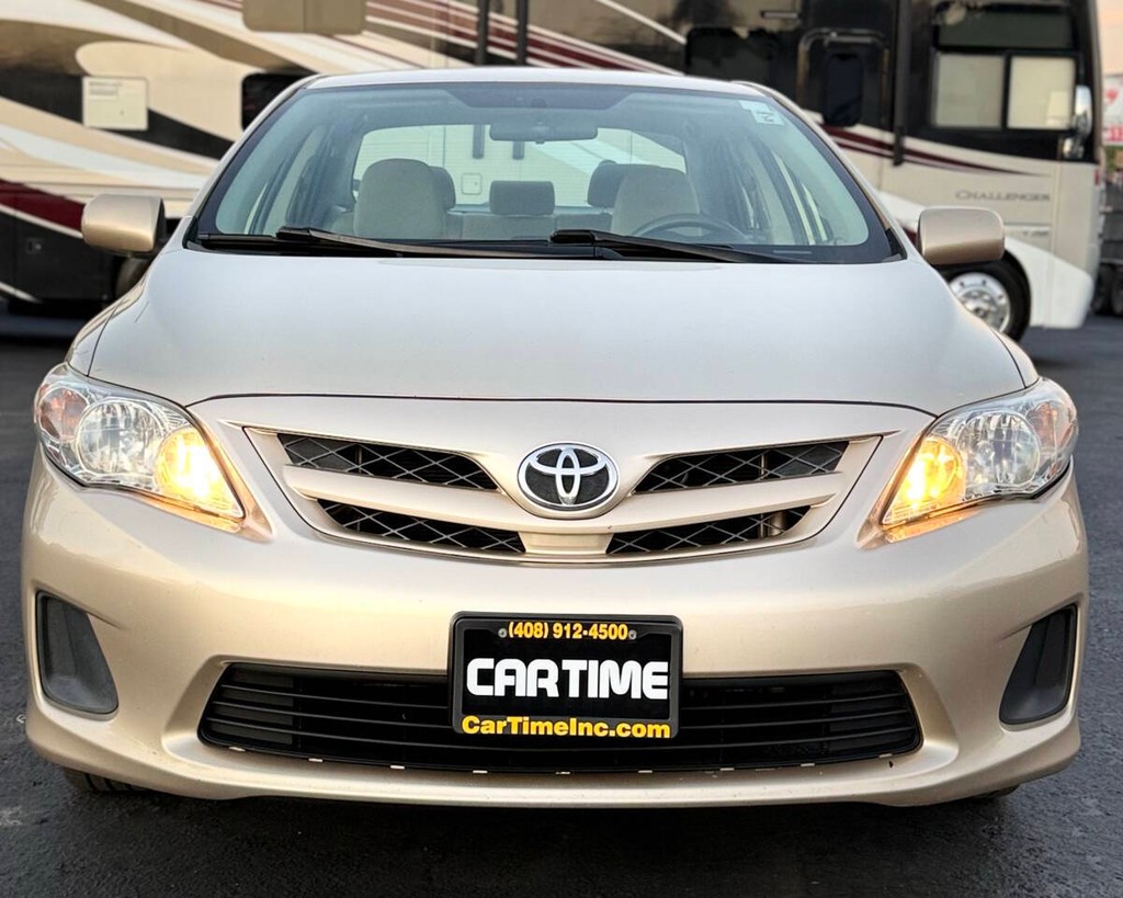 Toyota Corolla Vehicle Full-screen Gallery Image 02