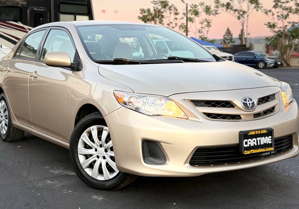 Toyota Corolla Vehicle Full-screen Gallery Image 03