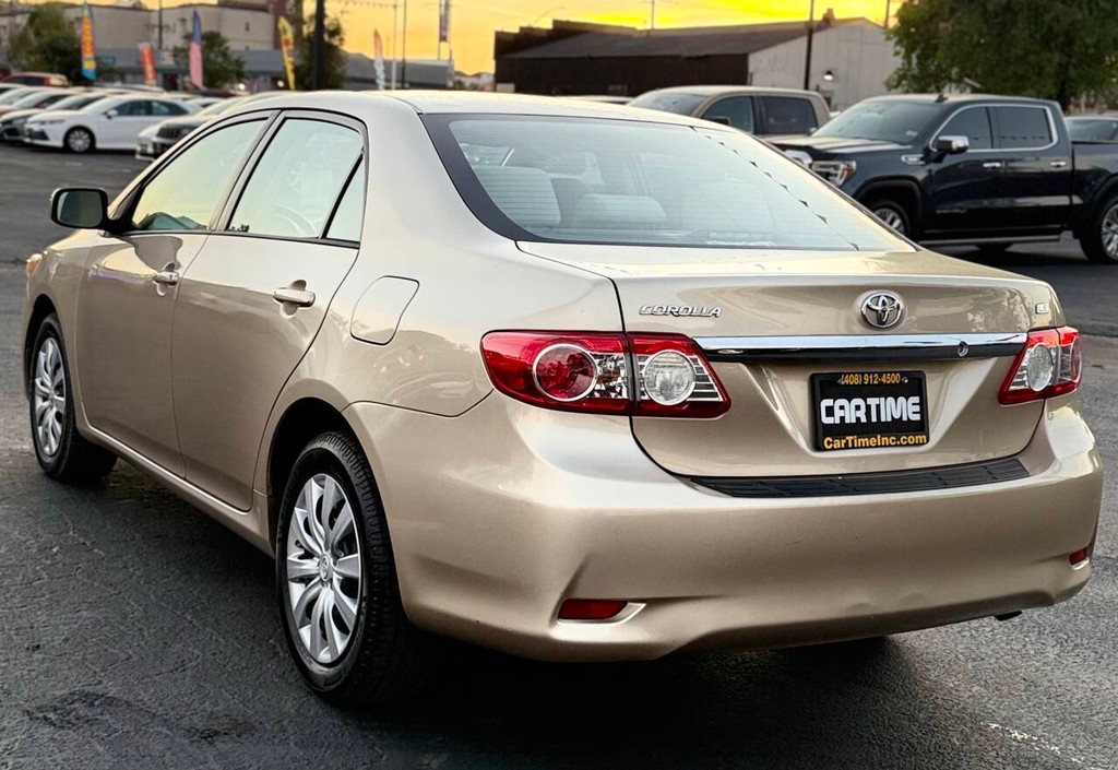 Toyota Corolla Vehicle Full-screen Gallery Image 06