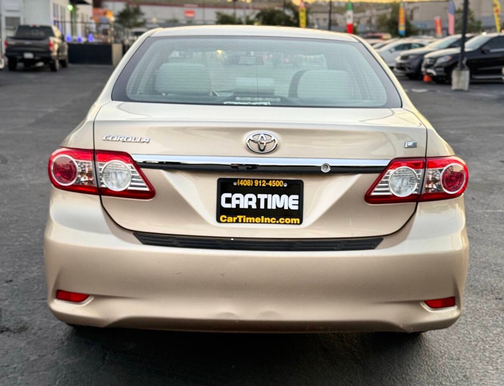 Toyota Corolla Vehicle Full-screen Gallery Image 07