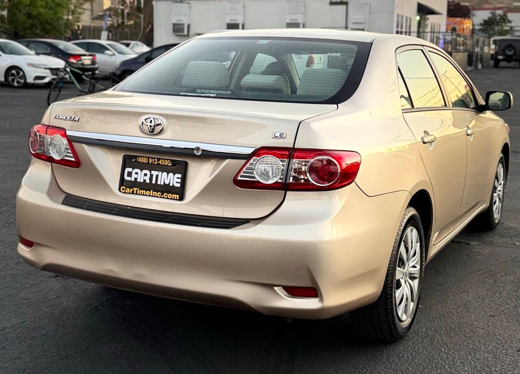 Toyota Corolla Vehicle Full-screen Gallery Image 08