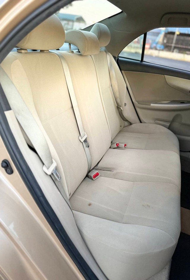 Toyota Corolla Vehicle Full-screen Gallery Image 14