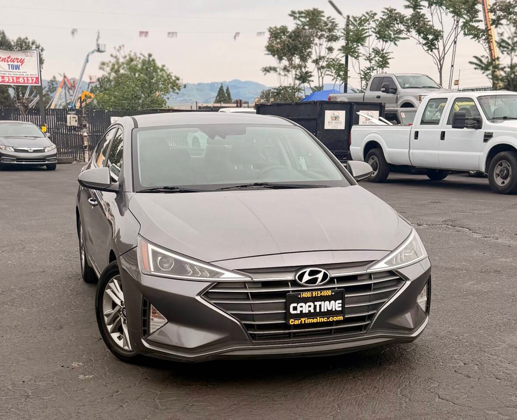 Hyundai Elantra Vehicle Full-screen Gallery Image 02